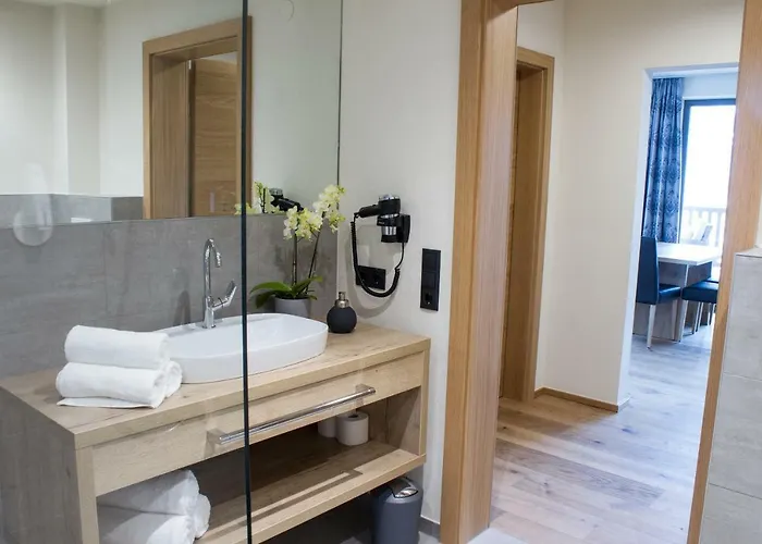 Panorama Weisses Roessl ベッド・アンド・ブレックファスト ライト・バイ・ゼーフェルト