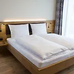 Panorama Weisses Roessl Bed & Breakfast 3*