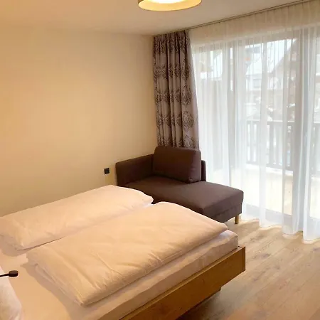 Panorama Apart Weisses Roessl Bed & Breakfast 3*